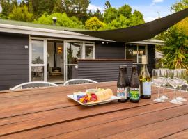 Fantail Cottage - Lake Rotoiti Holiday Home，位于Rotoiti的酒店