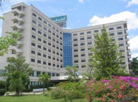 Golden City Hotel，位于拉差汶里的酒店
