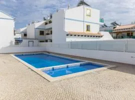 4 bedroom villa wi-fi and shared pool by ALGARVEMANTA