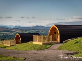 Schiehallion Luxury Glamping Pod with Hot Tub at Pitilie Pods，位于阿伯费尔迪的酒店