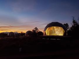 Clear Sky Resorts - Grand Canyon - Unique Sky Domes，位于瓦莱的度假村