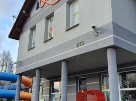 Noclegi Aquaparku，位于Sienna的酒店