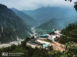 JUNYALI THE RESORT，位于德拉敦的酒店