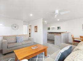 Mount Sunset - Mt Maunganui Townhouse，位于芒格努伊山的酒店