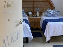 The Blue Flowers Room at DICI Coliving Housing，位于卡波圣卢卡斯的酒店