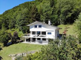 Vue exceptionnelle sur lac d'Annecy et Montagnes，位于芒通圣贝尔纳的自助式住宿