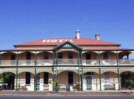 Imperial Hotel，位于Branxholm的酒店