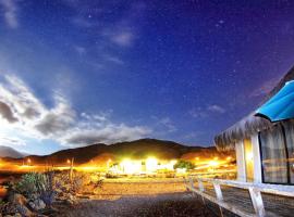 Cabañas Caleta Hueso，位于Hueso Parado的酒店