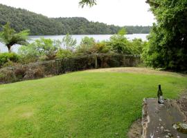 Lake Rotoehu Accommodation - Lake Rotoehu Home，位于Rotoiti的别墅
