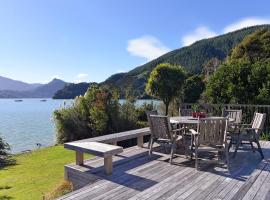 Ngaire's Haven - Mahau Sound Holiday Home，位于Ohingaroa的酒店