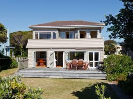 Beach House - Paraparaumu Beach Holiday Home，位于帕拉帕拉乌姆海滩的度假短租房