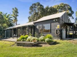 The Bunkhouse - The Lodge Te Horo，位于Te Horo的酒店