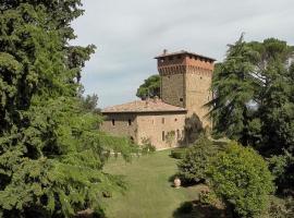 TORRE DI PACIANO 10&2, Emma Villas，位于帕西亚诺的酒店