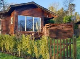 Luxurious lodge, Hot tub at Rudyard Lake, couples or small family