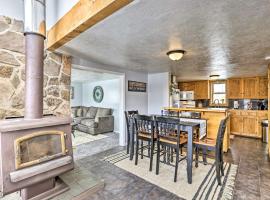 Near Colorado River Kremmling Home with Mtn Views!，位于Kremmling的酒店