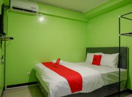 RedDoorz @ Jalan Gatot Subroto Semarang，位于Kalibanteng-kidul的酒店
