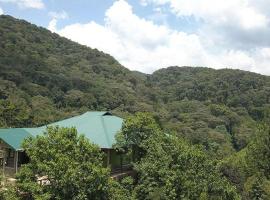 Gorilla Hills Eco-lodge，位于Kisoro杜鹃花停车场附近的酒店