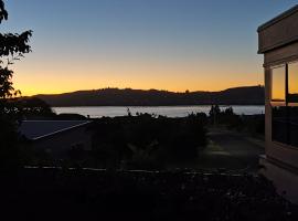 Lake Taupo Holiday Home，位于陶波的酒店