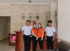 Phú Hoàng Nam Hotel，位于胡志明市AEON MALL Tan Phu Celadon购物中心附近的酒店