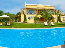 Beautiful 9-Bed Villa in Gouvia with Tennis Court，位于古维亚的酒店