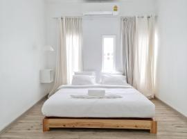 De'white hotel，位于Ban Khao Yai Chum的酒店