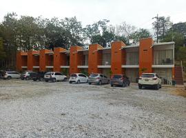 Hotel Inversiones Napoles，位于多拉代尔的酒店