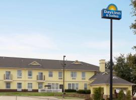 Days Inn & Suites by Wyndham DFW Airport South-Euless，位于尤利斯的酒店