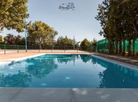 Albergue Multiaventura Active Andalucia，位于阿尔莫多瓦尔德尔里奥的青旅