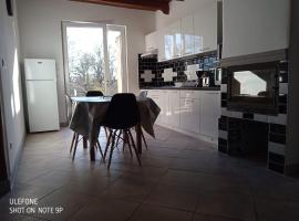 Location gîte proche Gourdon (46300) 4 à 6 personnes，位于Saint-Cirq-Souillaguet的酒店