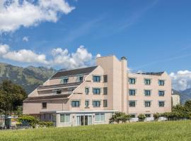 阿维阿诺皇宫酒店，位于阿维亚诺的酒店