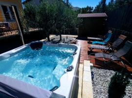 Holiday Home Istra with JACUZZI，位于梅杜林的Spa酒店