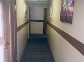 Euro Hotel Hostel，位于科韦利的酒店