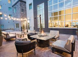 Staybridge Suites - Denver North - Thornton by IHG，位于桑顿的酒店