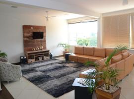 Hotel Canaã Express，位于雅里努的酒店