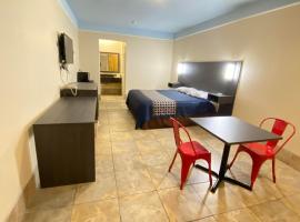 Texas Inn & Suites McAllen at La Plaza Mall and Airport，位于麦卡伦的酒店