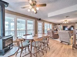 Lake Livingston Hideaway with Dock and Gas Grill!