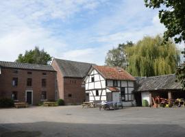 Spacious house in a farm located in the bucolic，位于特文的乡村别墅