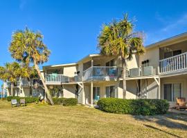 Eco-Bungalow Condo Pensacola Beach Access!，位于彭萨科拉海滩的Spa酒店