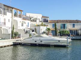 2 Bedroom Cozy Home In Aigues-Mortes，位于艾格-莫尔特的豪华型酒店
