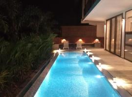 The Cloverleaf Super Luxury Villa Goa With Private Pool, North Goa，位于坎多林的家庭/亲子酒店