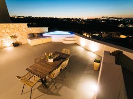 Amer Villa Santorini with outdoor hot tub，位于弗通的别墅