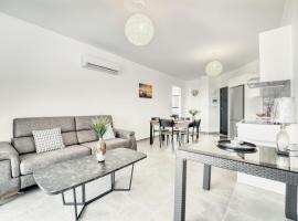 Aphrodite Beachfront Resort Official，位于Ghaziveran的酒店