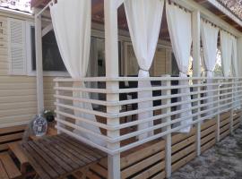 Adriatic Blue Coast Mobile Home，位于耶泽拉的酒店