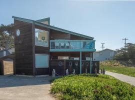 Knot-a-Care! Hot Tub!! Walk to Beach!! BBQ! Fast WiFi!!，位于迪伦比奇的酒店