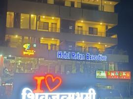 Hotel Ratan Executive - Junnar，位于浦那的酒店