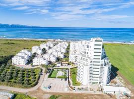 Aphrodite Beachfront Resort Official，位于Ghaziveran的酒店