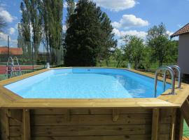 Holiday Home in Horville with Pool and Forest，位于Gondrecourt-le-Château的酒店