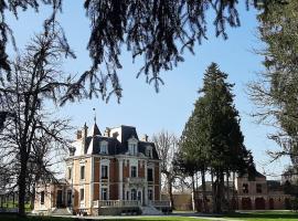 Chateau Sourliavoux, appartement en chambres d'hôtes，位于Vallières的酒店