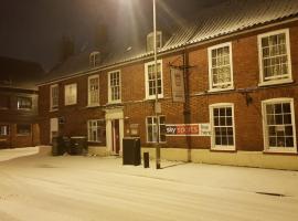 Kings Head Hotel Ltd，位于东迪勒姆的酒店