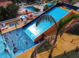 Hotel Fazenda Pintado na Brasa，位于瓜拉雷马的带泳池的酒店